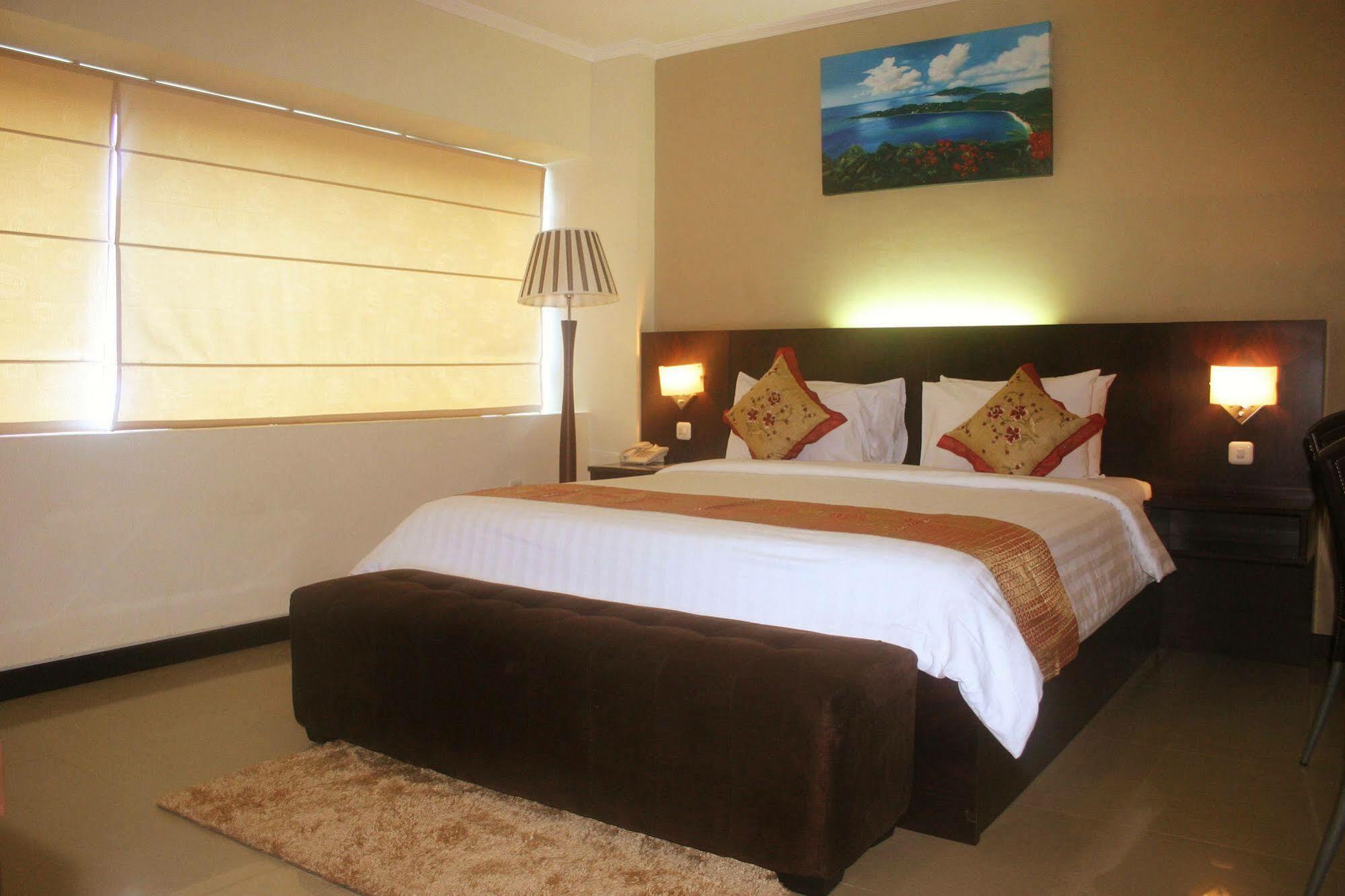 Royal Mamberamo Hotel Sorong Eksteriør billede